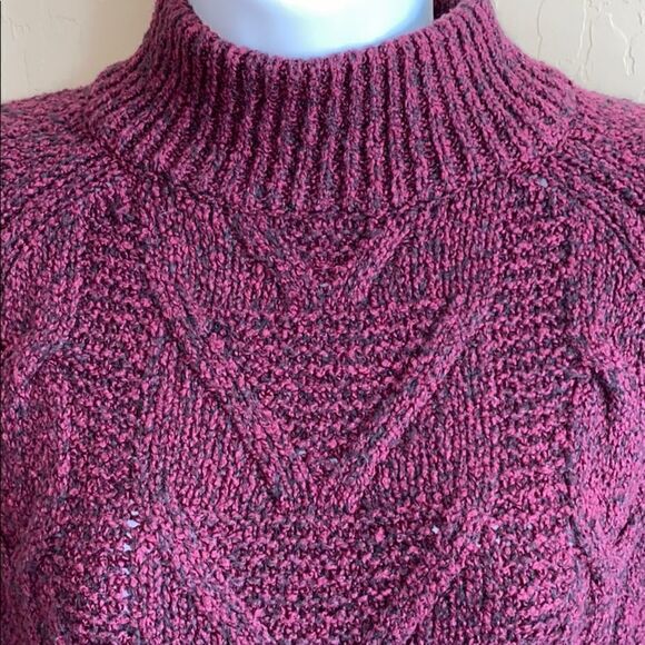 Old Navy Burgundy cable knit chunky sweater Size SP - Picture 3 of 8